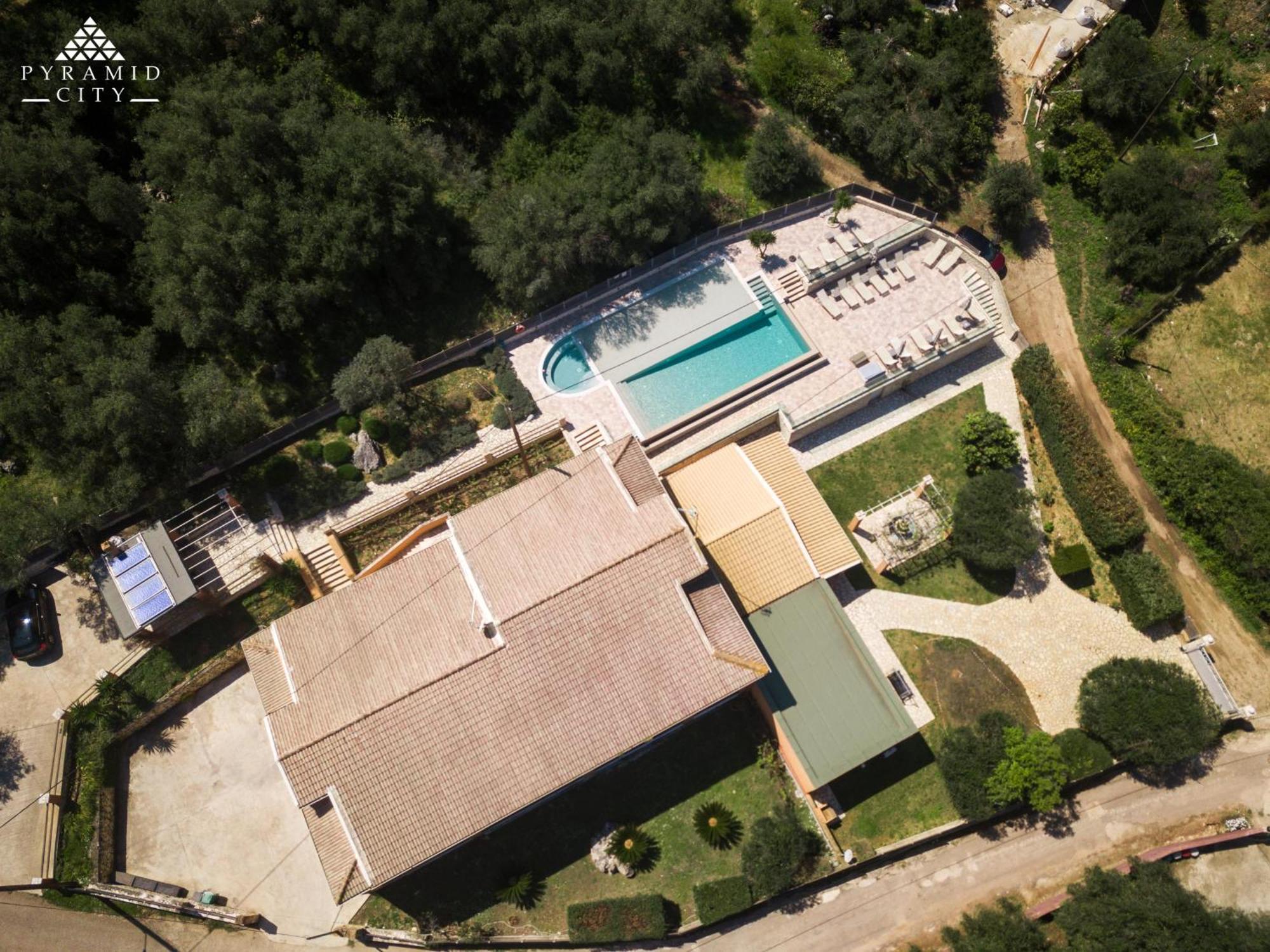 Pyramid City Apartments Agios Spyridon  外观 照片